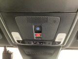 緊急通報ボタンは天井にあります。運転中の体調不良や、エアバッグの作動しない事故の際には押してください。