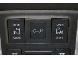 両側電動スライドドアはドアの直接操作以外にも運転席からのスイッチ操作やリモコン操作でも開閉が可能!狭い駐車場などでもドアの開閉が楽々・安心ですね!