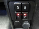 運転席と助手席には寒い日も快適なシートヒーター付き