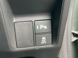 【安全装備】パーキングセンサーが付いています。障害物に近づくと音で室内にお知らせしてくれます。