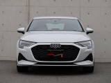 一目でAudiだと分かる特色を持つフロントマスク。