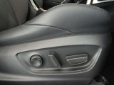 パワーシート搭載。微妙な調整が手軽にでき、ピッタリのポジションで運転することが可能です。