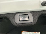 【パワーバックドア】ボタン一つでテールゲートが自動で開閉します。