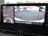 アラウンドビューモニターが駐車をアシスト☆4つの高解像度カメラで車の周囲を撮影。ミニバン、SUVなどの死角の駐停車も驚く程楽です!バックカメラは、車庫入れの時は勿論、後方の安全確認もできて安心です♪