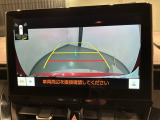 リバースギアに入れるだけで後方の表示へ切り替わります。夜間や雨の日の駐車も楽になりますよ。