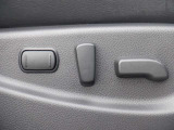 運転席パワーシート(スライド、リクライニング、前後独立リフター、ランバーサポート)