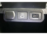 音声と映像が1本のケーブルで伝送できる便利なHDMI。iPhoneやスマートフォンの画面と全く同じ画面がカーナビの画面に表示されるので、地図アプリや動画などのミラーリングが可能です。