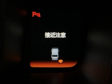 パーキングセンサーシステムは走行中に障害物が迫ると音と表示でお知らせ、低速走行時時の安心感を高めます