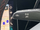 ★レーンアシスト★走行中にドライバーの不注意によって車がレーンをはみ出しそうになると、ステアリングホイールを振動させてドライバーに警告するとともに、クルマをレーンに戻す方向にステアリングをアシスト。