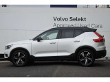 ロードクリアランスの大きなXC40は乗員の着座位置が高く、視界が良好です。また、着座位置の高さは安心感につながり、ストローク量の大きいサスペンションにより悪路でも快適な乗り心地を確保できる利点もあります。