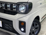 【LEDヘッドライト】悪天候や夜間走行時も良好な視界を確保し安心して運転できる高輝度LEDヘッドライトを装備!点灯速度が早く、消費電力も抑えられています。