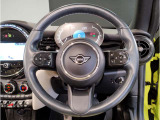 ミニ独特のゴーカートフィーリングと呼ばれる軽快なハンドリングはAT車、MT車のどちらでも楽しめます。