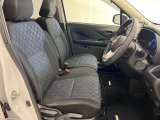 【運転席シート】ゆったりと広々した空間です。ストレスなく運転ができますよ!