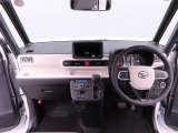 おしゃれで見やすいインパネデザインが魅力的♪ スイッチ類も使いやすく配置され、運転中も操作しやすい設計です。