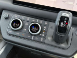 【2ゾーンクライメートコントロール】運転席と助手席で好みの温度に設定可能。ドライブをもっと快適に、上質な空間を演出する2ゾーンクライメートコントロール搭載!