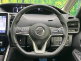 【純正革巻きステアリング】上質な革を使用することで、手にしっかり馴染みとても運転しやすいハンドルです♪
