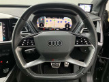 内装はシンプルに使い勝手を考え作られています。お車を運転する感覚をダイレクトに体感して頂けます。室内も広くロングドライブにも快適にお過ごしいただけます。