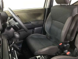 高いホールド性で運転姿勢が安定します。長距離ドライブでも疲れにくいのが魅力です。快適なドライビングライフをお送りください♪
