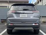 ハンズフリー機能と併用できるパワーバックゲート標準装備。キーレスと車内からスイッチでも開閉が可能です。