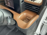 運転席の手の届きやすい位置にドリンクホルダーがある為、とても便利です!