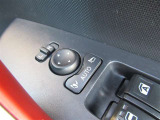 駐車時や狭い道でのすれ違い時に気を使うミラー。電動格納式ドアミラーはそんな時に便利です。