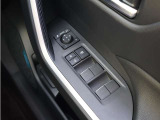 輸入車ディーラーとして長年の経験と実績に基づいた厳格な自社基準による仕入れ、さらに第三者機関を介した客観的な車両状態の鑑定。 私たちの商品は、それらの厳しい品質チェックを経て初めて店頭に並びます。