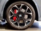 【BMWアロイホイル】軽量かつ強度に拘ったアロイホイル。走行性能ポテンシャルを引き出す設計。車の足元を引き締めてくれる大きなポイントはアロイホイルです。
