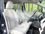 運転席シート廻りは使用感も少なく、良好な状態となっています。前オーナー様が丁寧に使っていたことがよくわかりますね。