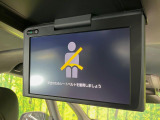 【フリップダウンモニター】大画面モニターで後席でもエンタメをお楽しみいただけます。小さなお子様にも大人気の装備です♪
