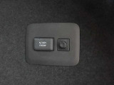 ステアリングスイッチはハンドルを握ったままで各種装備の設定・オーディオの操作が可能。その他衝突軽減ブレーキの設定や踏み間違い等も・・・
