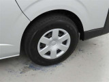 装着タイヤサイズは、195/80R15です。