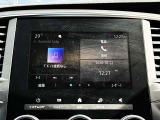 タッチスクリーンは指先で簡単操作。更にプロファイル機能を備えユーザー設定することで、写真や言語、メーターパネルなどをカスタマイズ。そしてスマフォ画面を表示できるミラーリング機能も装備。