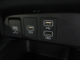 便利な充電用USBジャックも付いています。