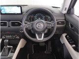 【運転席】最適なドライビングポジションでドライブをお楽しみください。