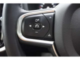 左側のステアリングスイッチは、ワンタッチで全車速ACCの設定が可能です。