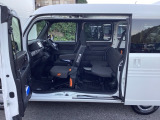 助手席側からも、長いものや大きくて重いものの積み下ろしがスムーズです。