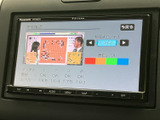 テレビの受信状態を画面で確認でき、停車中には映像や番組を視聴できます。お出かけ先で休憩する際など、車内で過ごす時間を快適に楽しみたい方にうれしい装備です。