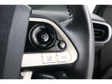 ステアリングスイッチ付き。前方から目を離すことなく操作することが可能です。
