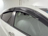 ★ドアバイザー★雨天時に窓を開けても濡れにくく車内に雨が入り込むのを防ぎながら換気ができます(^^♪