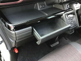 たっぷり収納できるグローブBOXです。