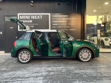 納車前に360度の点検を行います。本国ドイツと同じ研修を受けた優秀なメカニックが点検致します。その中でも狭き門のMINIマイスターは日本でも少数。弊社には熟練のMINIマイスターが在籍しております。