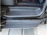 ユニバーサルステップステップ付き車両です。