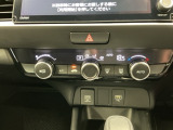 オートエアコン付きです!お好みの温度をセットするだけでエアコンの風量などを自動でコントロール。快適な車内でお過ごしいただけます。