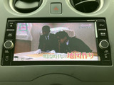テレビ番組を画面で視聴でき、停車中の待ち時間もゆったり過ごせます。画面に番組映像が表示されるため、外出先での休憩時などに活用できる、うれしい装備です。