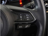 【マツダ・レーダー・クルーズ・コントロール】センサーが前方車を検知し、運転者がアクセルペダルやブレーキペダルを踏まなくても、設定した速度での走行や、前方車との車間距離を一定に保つ追従走行ができます。