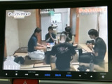 テレビ映像を画面で楽しめる装備を備えています。停車中の休憩や待ち時間に番組を視聴でき、車内で過ごす時間の楽しみを広げます。視聴の際は周囲の安全にもご配慮ください。