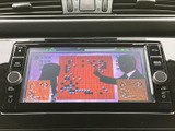 テレビ番組を画面で視聴でき、停車中の待ち時間にも活用できます。画面には番組映像が表示され、車内で過ごす時間に映像コンテンツを楽しめる装備です。