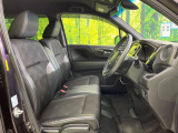 運転席シート廻りは使用感も少なく、良好な状態となっています。前オーナー様が丁寧に使っていたことがよくわかりますね。