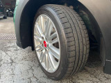タイヤサイズは205/45R17です。