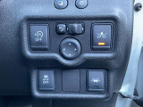 ハンドル右奥には各種設定スイッチがあります。運転者がスッと手を伸ばせば操作できので便利です。